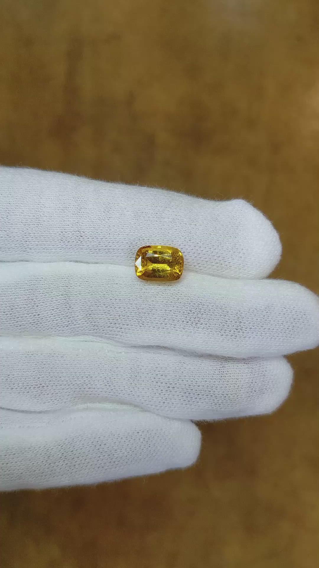 3.39 Ct. Yellowish Orange Sapphire from Ceylon (Sri Lanka) Size Video