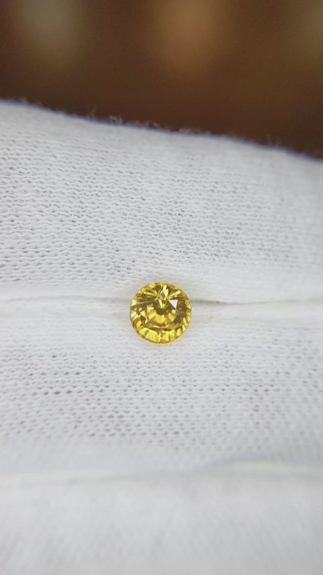 1.31 Ct. Yellowish Orange Sapphire from Ceylon (Sri Lanka) Size Video