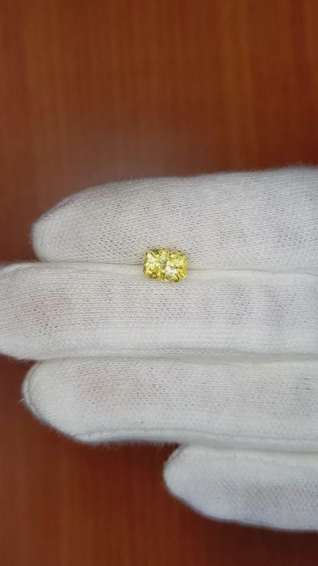 1.69 Ct. Sapphire from Ceylon (Sri Lanka) Size Video