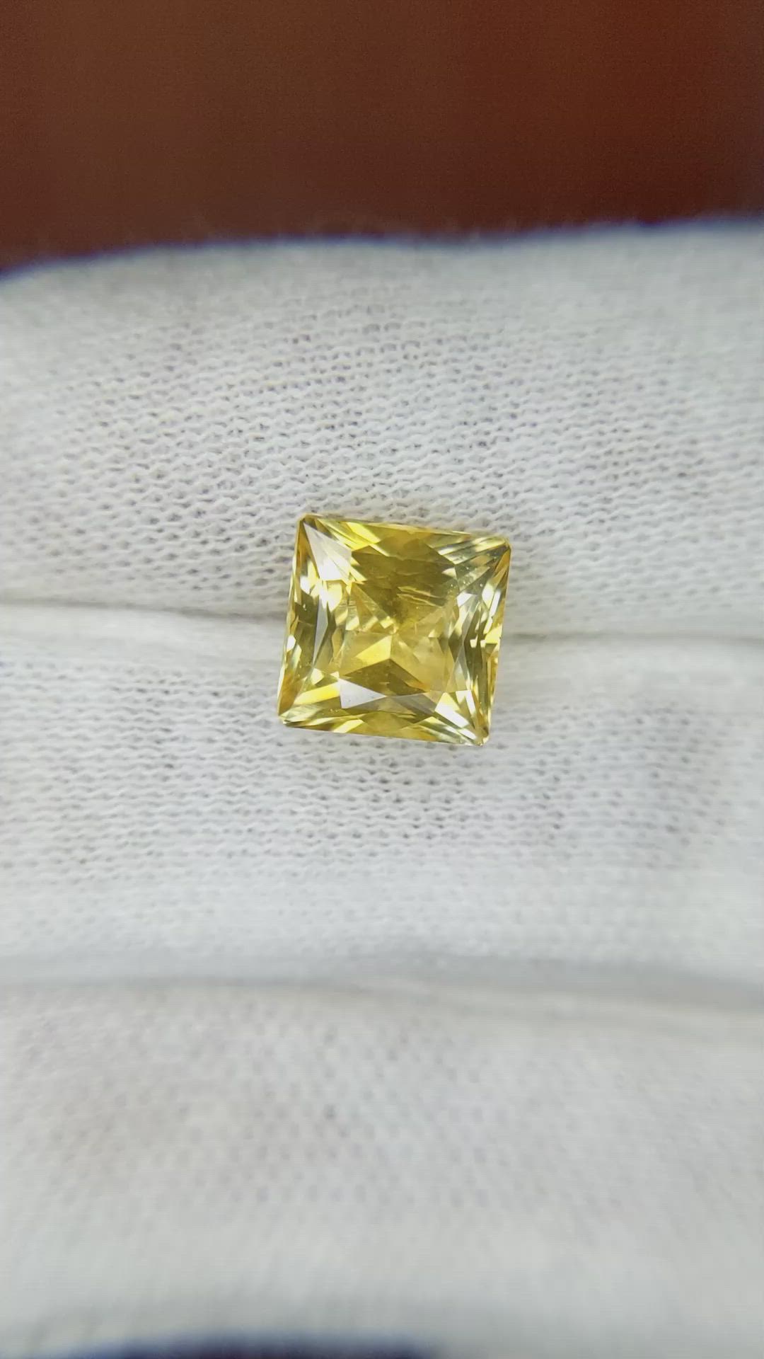 5.03 Ct. Sapphire from Ceylon (Sri Lanka) Size Video