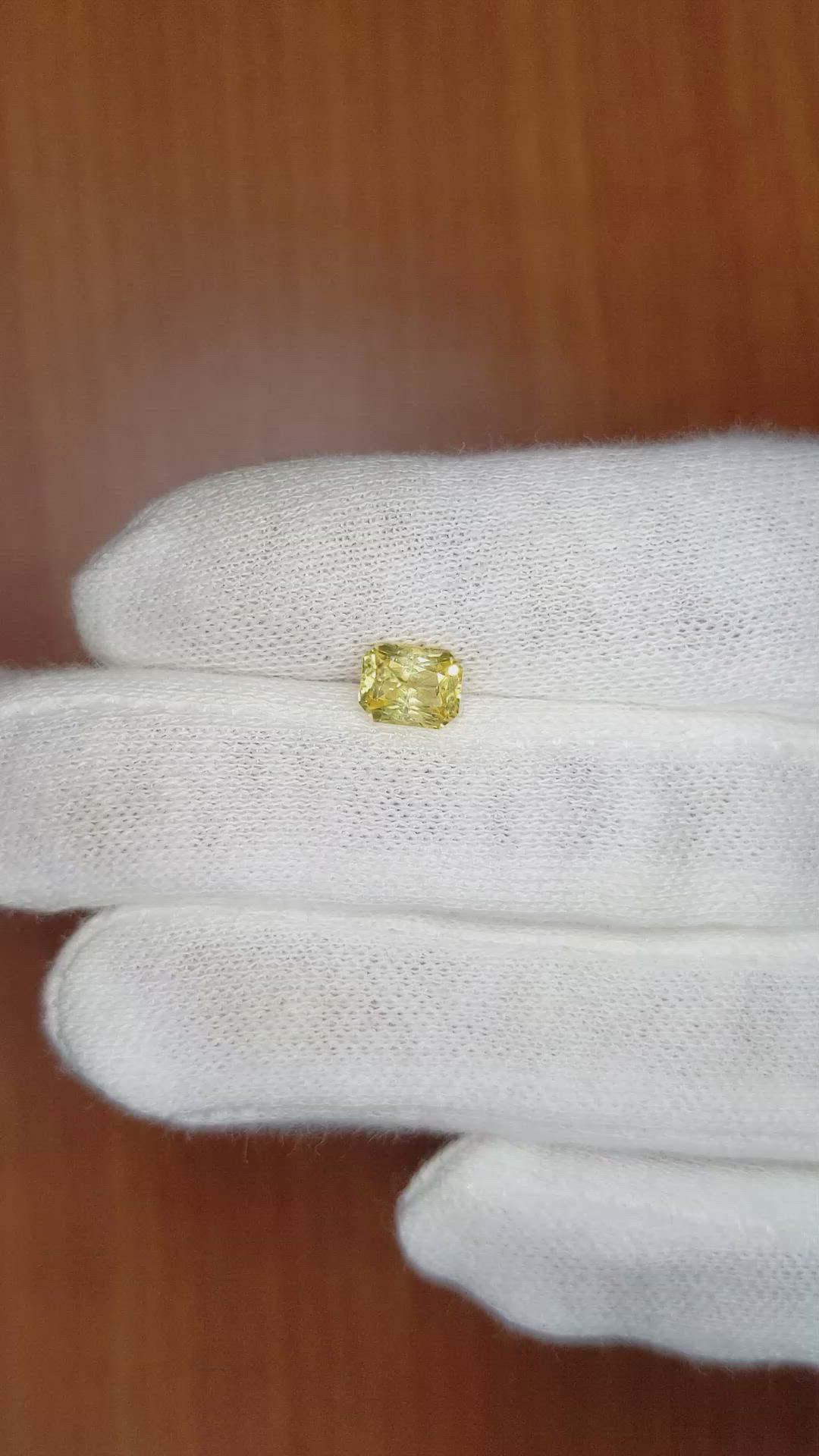 1.22 Ct. Yellow Sapphire from Ceylon (Sri Lanka) Size Video