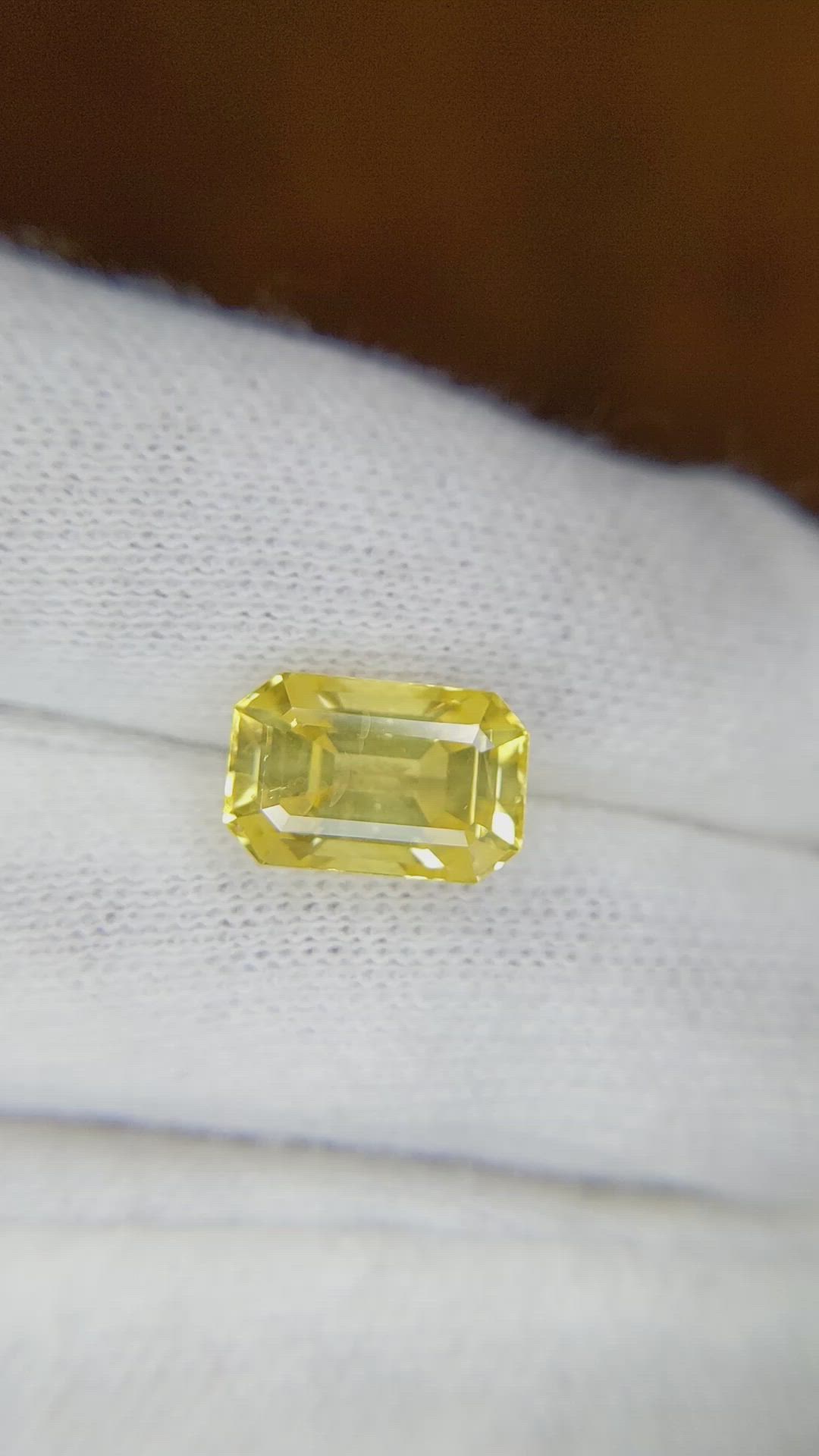 4.96 Ct. Yellow Sapphire from Ceylon (Sri Lanka) Size Video