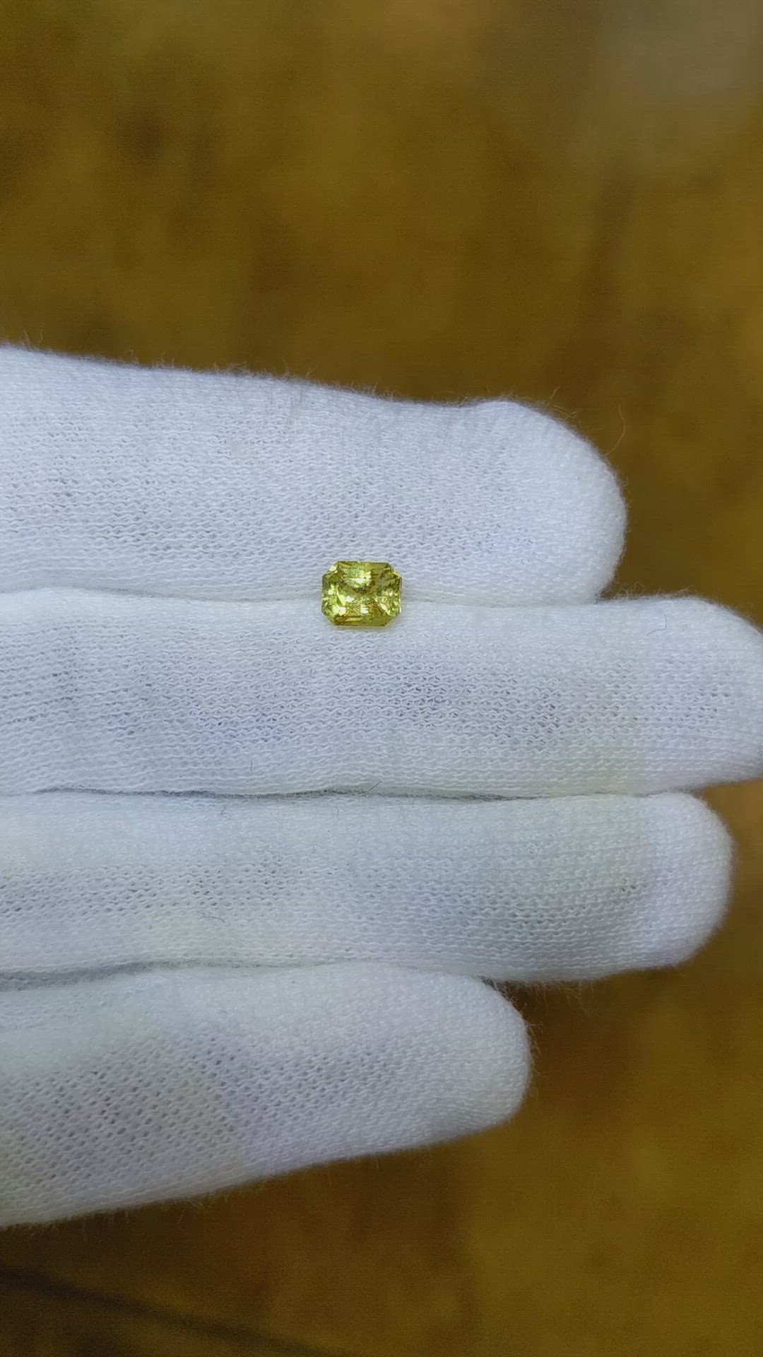 0.90 Ct. Greenish Yellow Sapphire from Ceylon (Sri Lanka) Size Video
