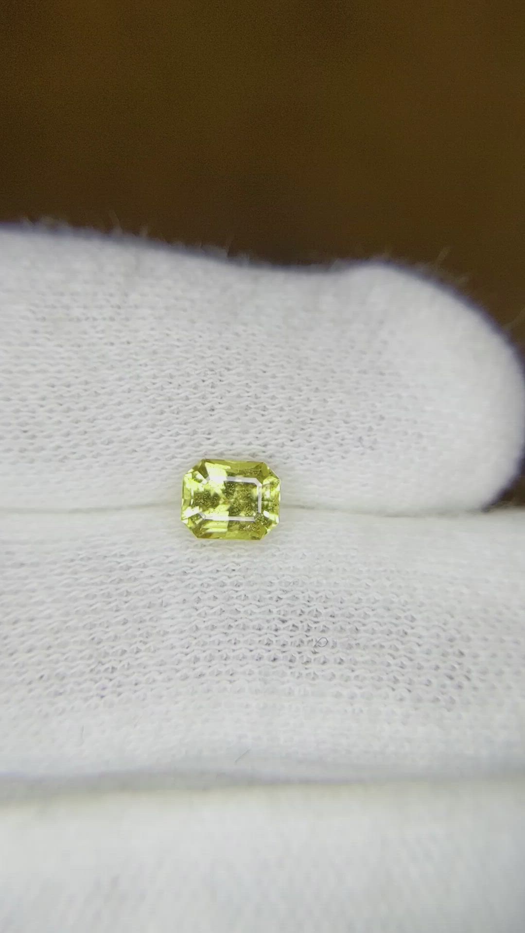 0.90 Ct. Greenish Yellow Sapphire from Ceylon (Sri Lanka) Size Video