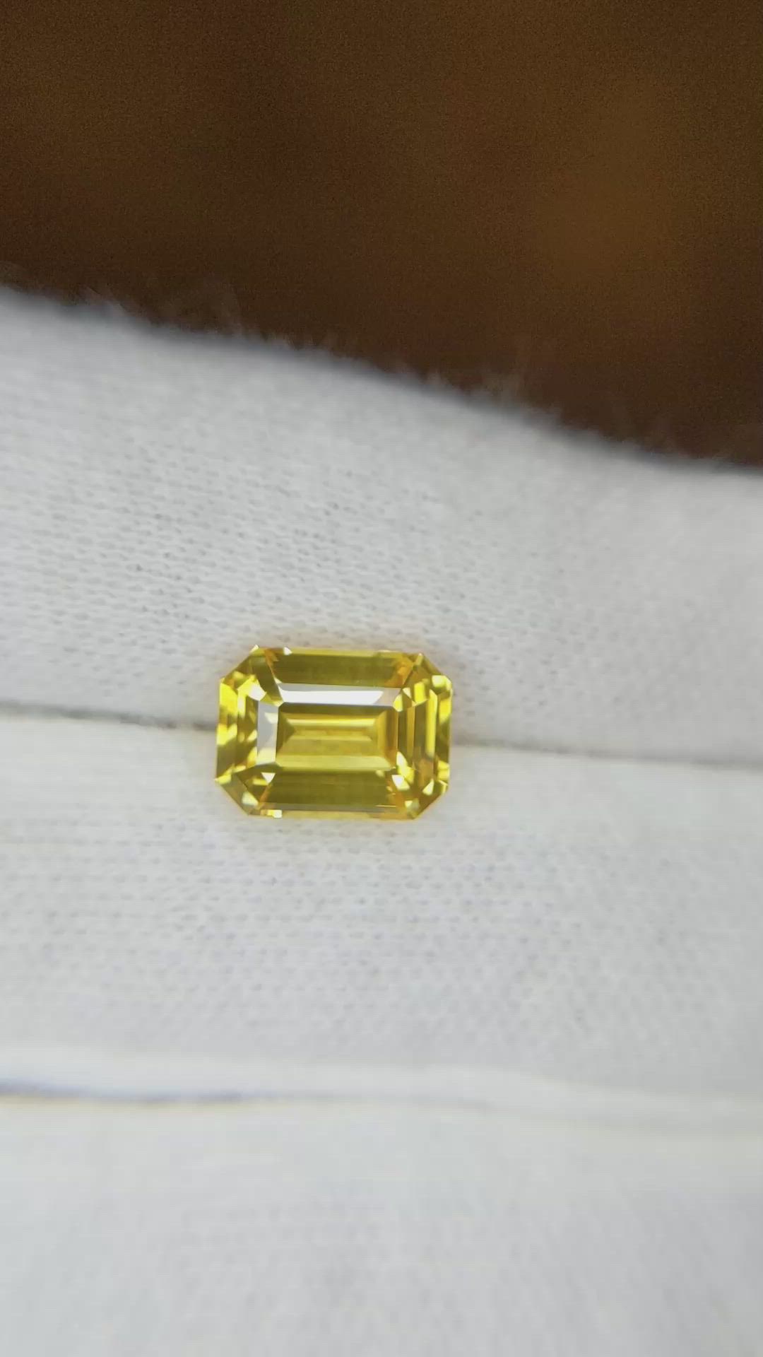 3.54 Ct. Yellow Sapphire from Ceylon (Sri Lanka) Size Video