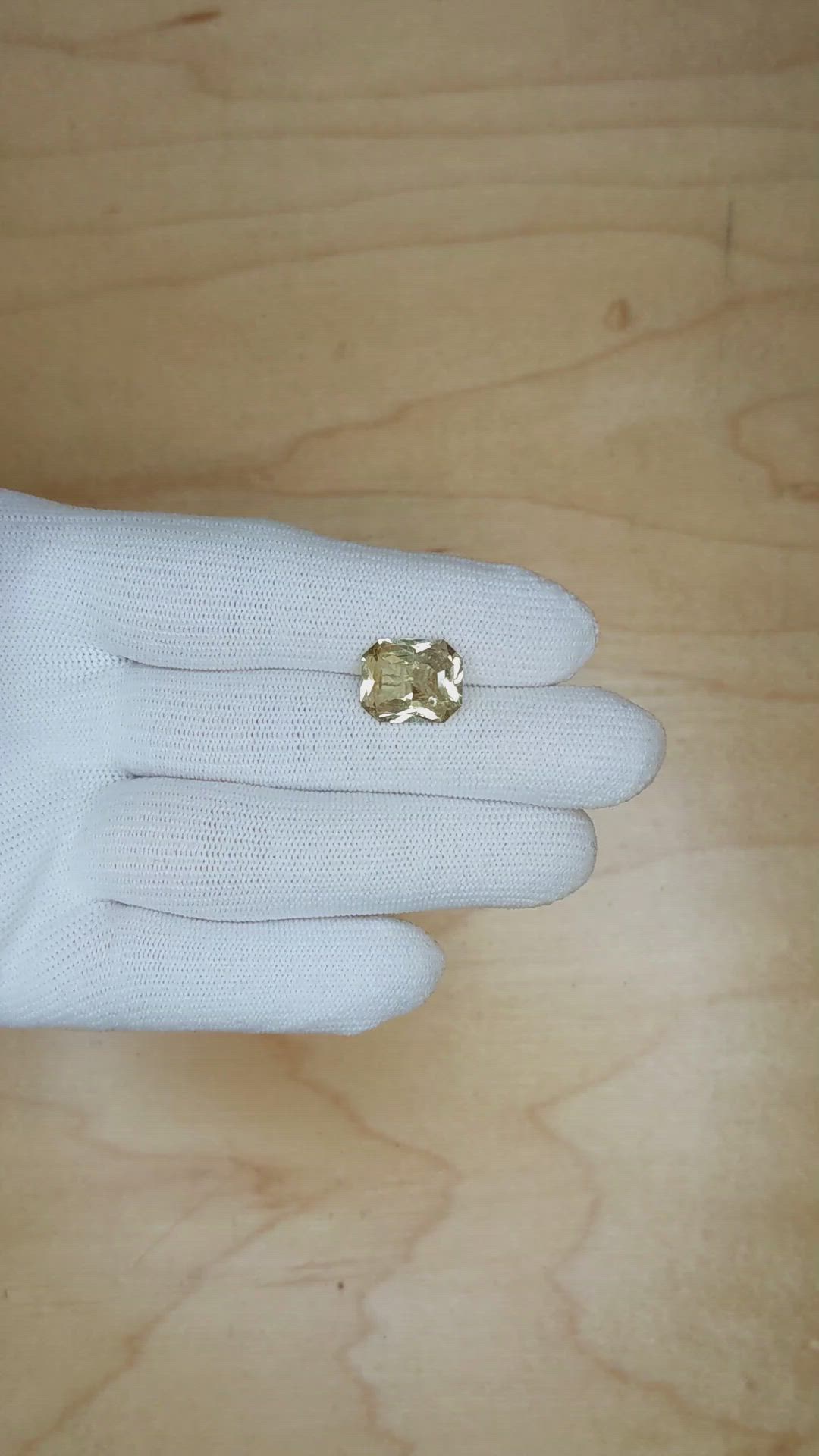 6.13 Ct. Yellow Sapphire from Ceylon (Sri Lanka) Size Video