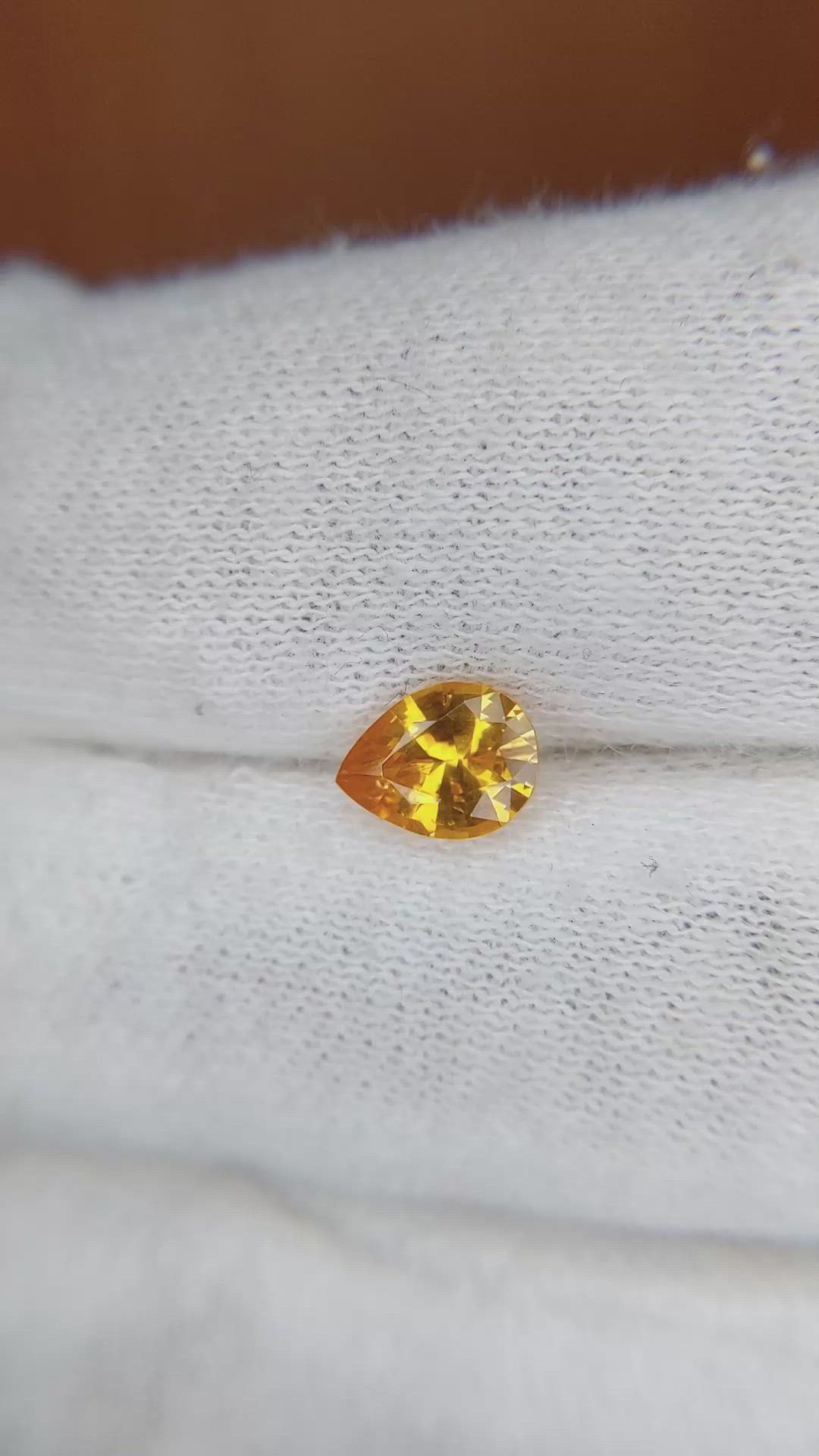 0.81 Ct. Yellowish Orange Sapphire from Ceylon (Sri Lanka) Size Video