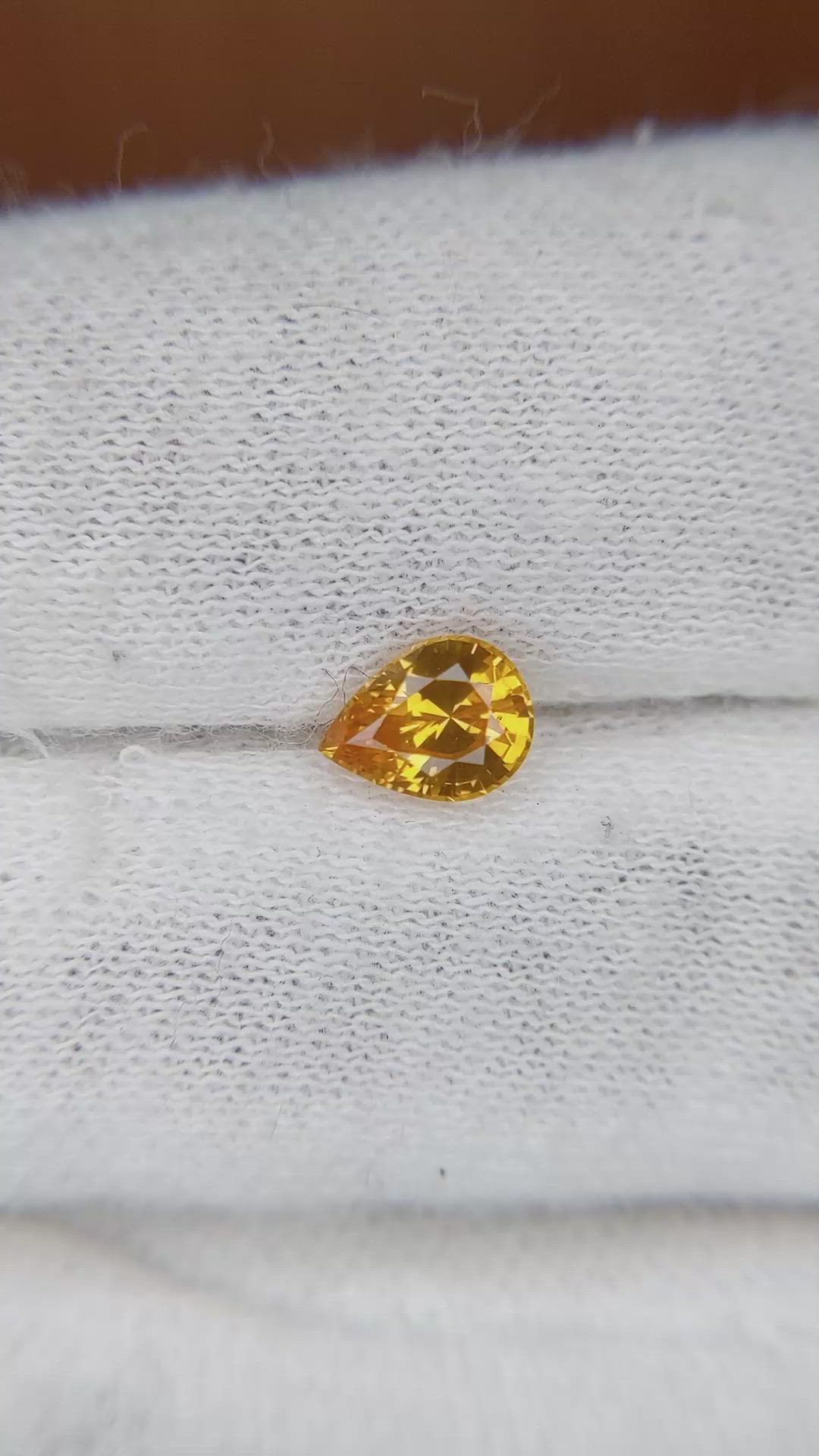 0.98 Ct. Yellowish Orange Sapphire from Ceylon (Sri Lanka) Size Video