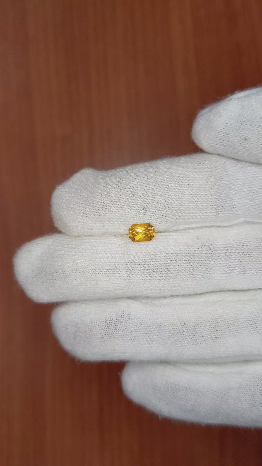 0.71 Ct. Yellowish Orange Sapphire from Ceylon (Sri Lanka) Size Video