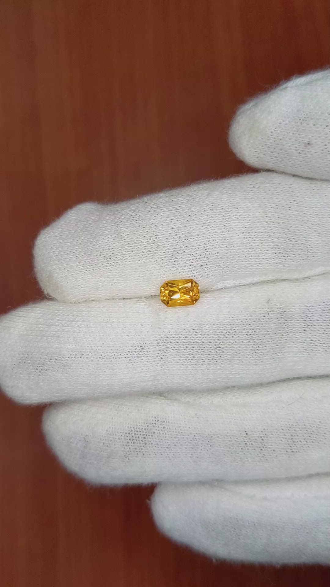 0.72 Ct. Yellowish Orange Sapphire from Ceylon (Sri Lanka) Size Video
