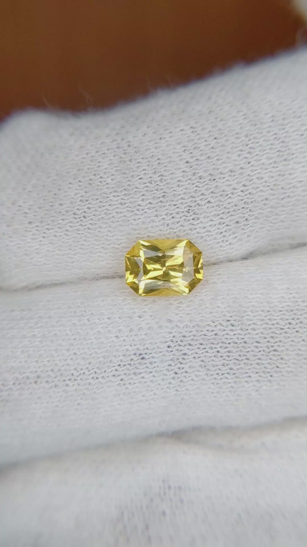 1.03 Ct. Yellow Sapphire from Ceylon (Sri Lanka) Size Video