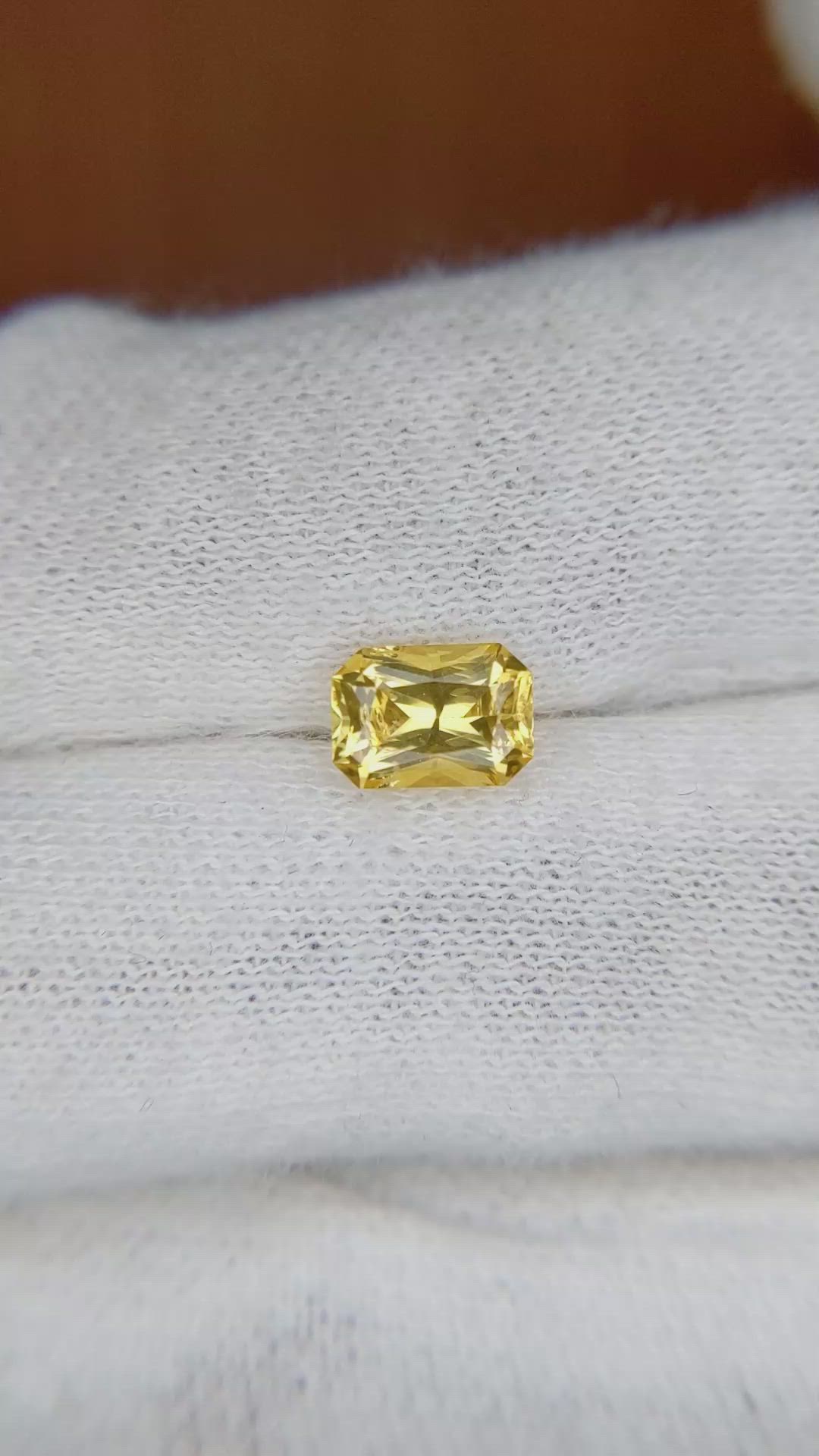 1.09 Ct. Yellow Sapphire from Ceylon (Sri Lanka) Size Video