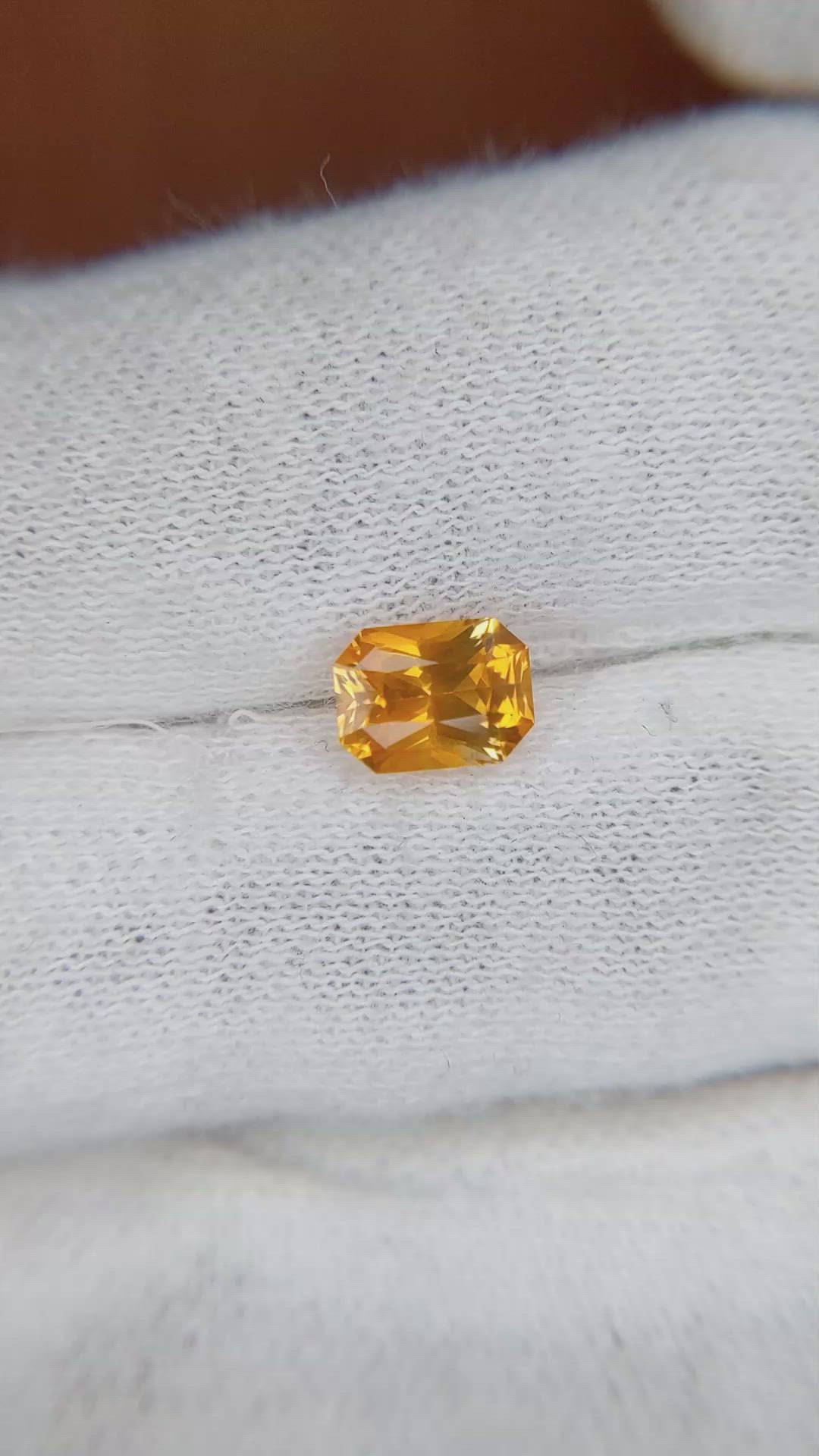 1.11 Ct. Yellowish Orange Sapphire from Ceylon (Sri Lanka) Size Video