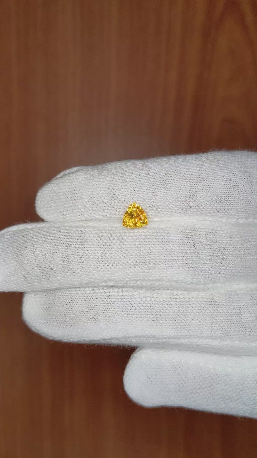 0.86 Ct. Sapphire from Ceylon (Sri Lanka) Size Video