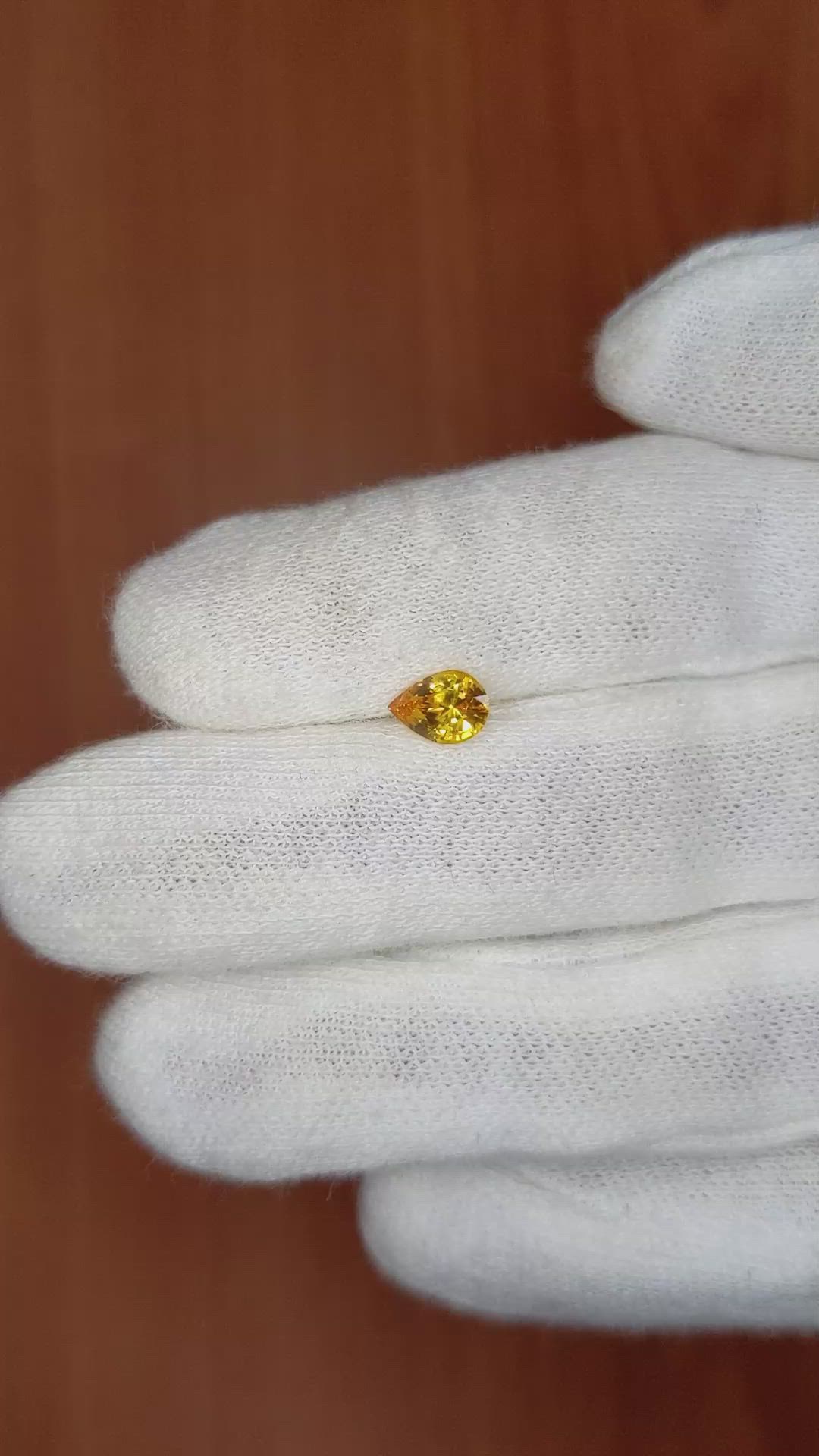 0.71 Ct. Yellowish Orange Sapphire from Ceylon (Sri Lanka) Size Video