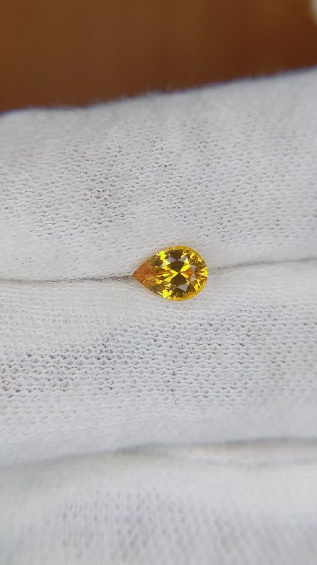 0.71 Ct. Yellowish Orange Sapphire from Ceylon (Sri Lanka) Size Video